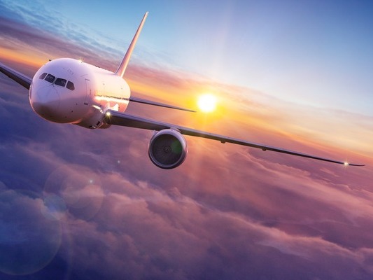 暑期迎民航出行热，航司国际及地区航班超2019年同期